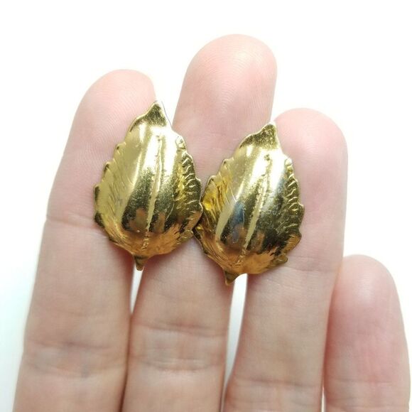 Vintage Gold Tone Puffy Leaf Shape Clip On Screw Back Earrings, Retro, Shiny - Picture 1 of 6
